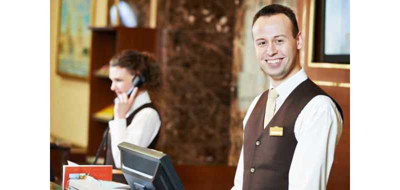 До готелю запрошуємо помічника адміністратора 